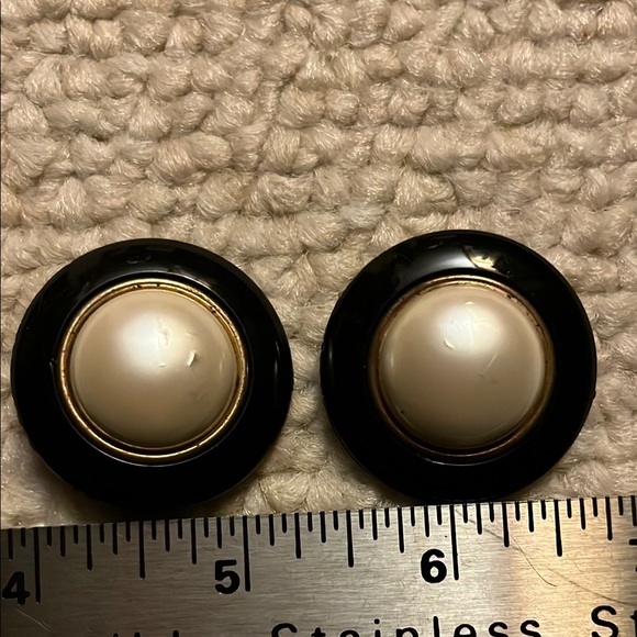 Vintage Black and Pearl Clip-On Earrings - Picture 3 of 4